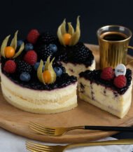 VANILLA MIX BERRIES CAKE